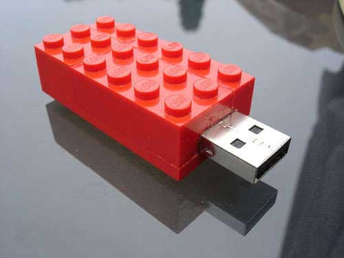 Cómo hacer que tu memoria USB parezca una pieza de LEGO 13