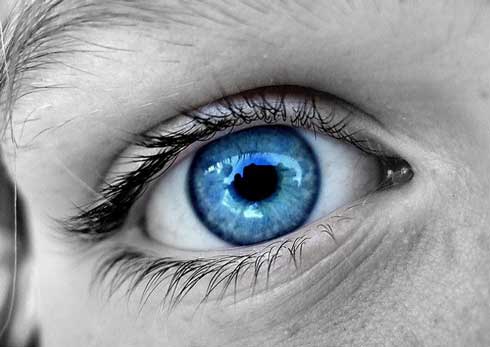 Un nuevo tratamiento por láser promete cambiar ojos cafés en azules 16