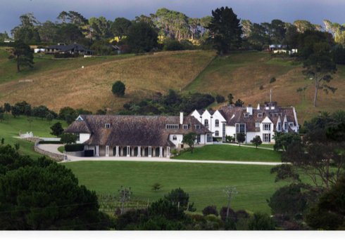 Él es el fundador de MegaUpload y esta su millonaria casa (+fotos e infografía) 24