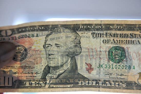 Como detectar dólares falsos