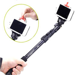 elegir un palito para tomar selfies