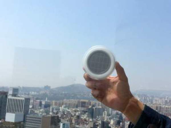 Enchufe de ventana solar para cargar dispositivos móviles 21