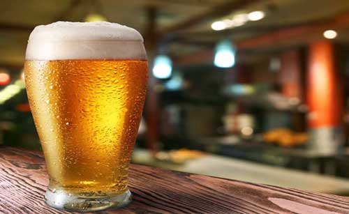 Beber cerveza disminuye la presión arterial y el azúcar en la sangre según estudio